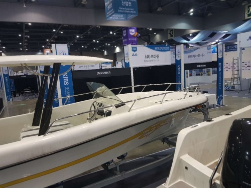 The 6.6-meter fishing boat shines at the KIBS boat show in South Korea